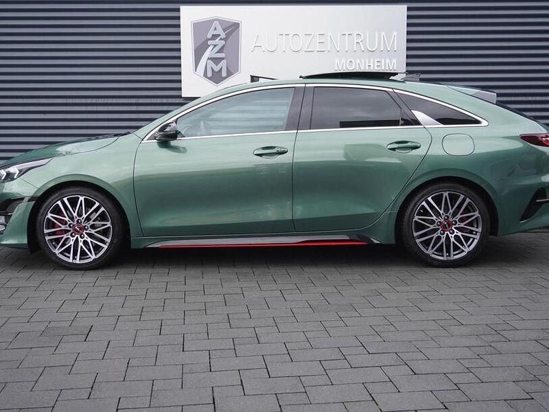 Gebraucht Kia ProCeed GT GT 204 PS (150 kW) 2022 Experience green metallic Kleinwagen
