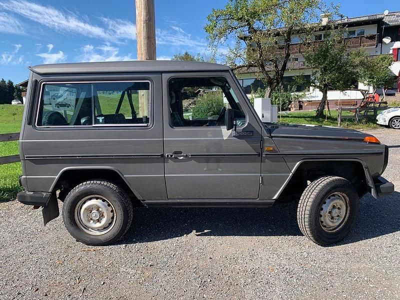 Gebraucht Mercedes 200 109 PS (80 kW) 1989 Grau SUV