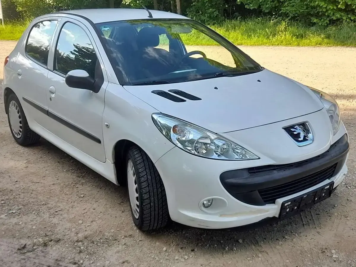 Gebraucht Peugeot 206 Basis 75 PS (55 kW) 2009 Weiss banquise/flach standard Kleinwagen