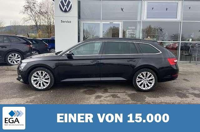 Schwarz metallic Gebraucht 2022 Skoda Superb Kombi | 28.830 € (Etwas zu teuer) - Bild 1/4