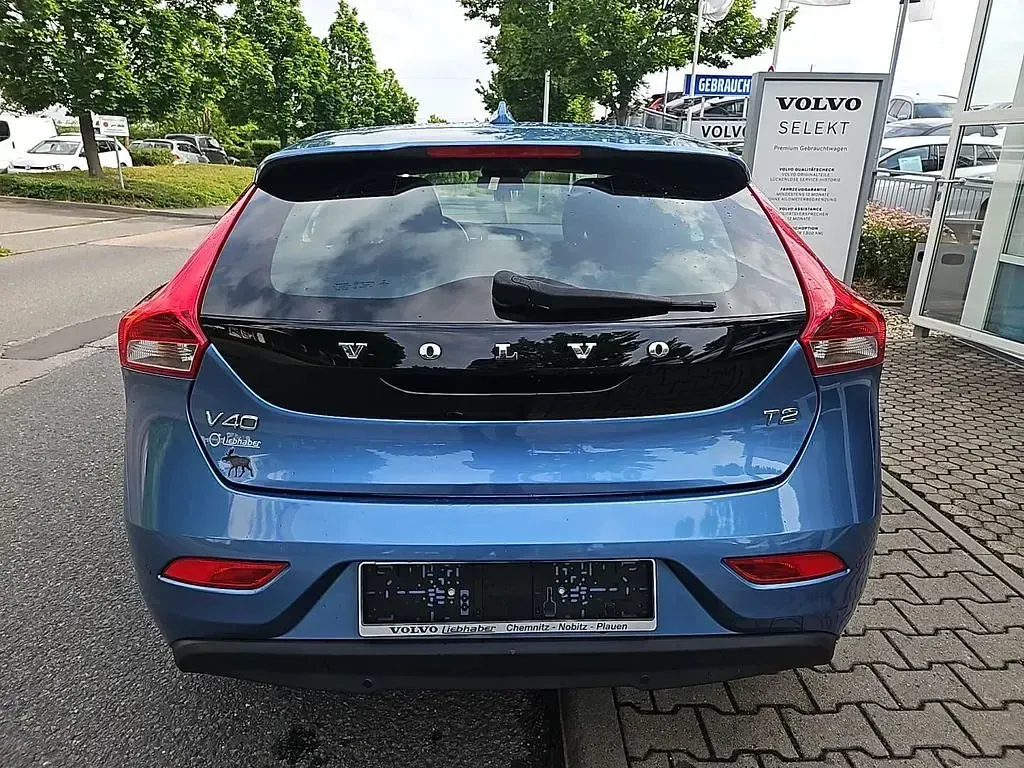 Gebraucht Volvo V40 You! 122 PS (89 kW) 2016 Blau Limousine
