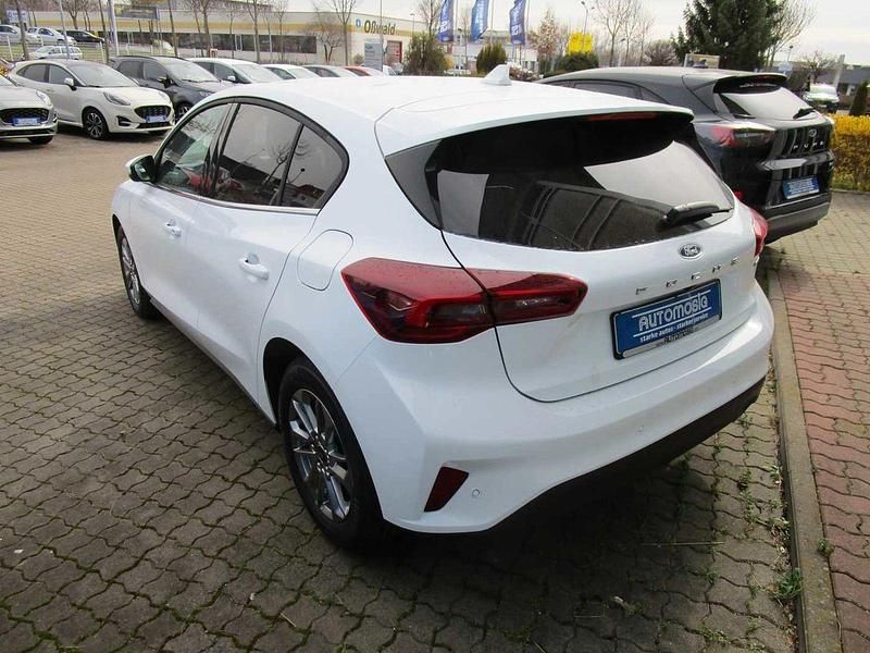 Gebraucht Ford Focus Titanium 125 PS (91 kW) 2022 Weiss Limousine