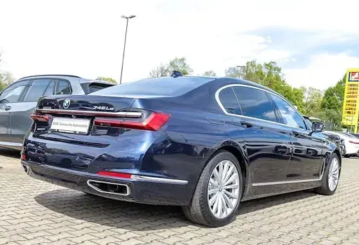 Gebraucht BMW 745e Sport Line 394 PS (289 kW) 2019 Blau Limousine