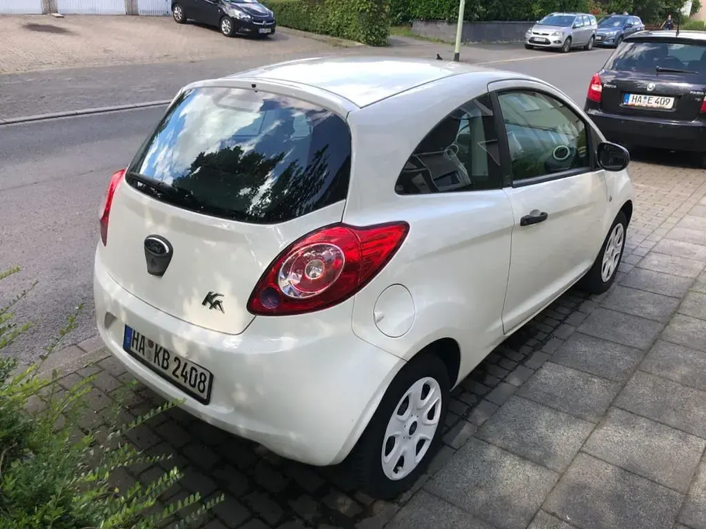 Gebraucht Ford Ka Ambiente 69 PS (50 kW) 2012 Weiß Kleinwagen