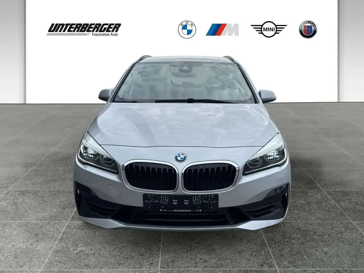 Gebraucht BMW 218 Active Tourer 150 PS (110 kW) 2021 Glaciersilber Van / Kleinbus