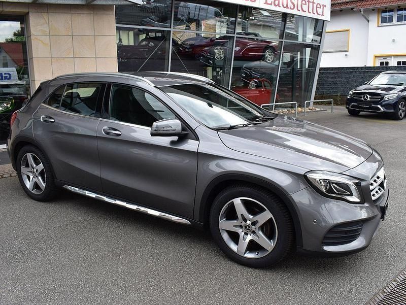 Gebraucht Mercedes GLA200 AMG line 156 PS (114 kW) 2019 Grau SUV
