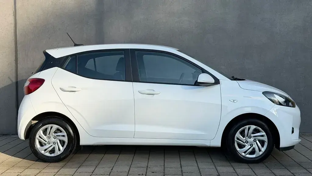 Gebraucht Hyundai i10 Select 67 PS (49 kW) 2022 Weiß Kleinwagen