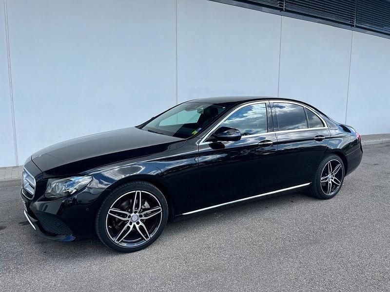Schwarz Gebraucht 2016 Mercedes E200 Limousine | 22.999 € (Teuer) - Bild 1/4