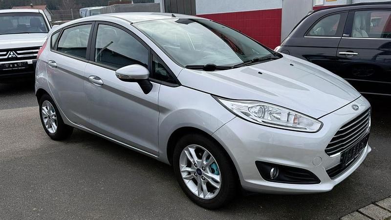 Gebraucht Ford Fiesta Trend 82 PS (60 kW) 2015 Silber Limousine
