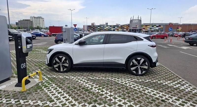 Gebraucht Renault Megane E-Tech Komfort 160 kW (218 PS) 2023 Weiß Limousine