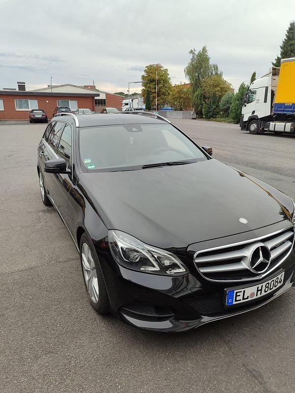 Gebraucht Mercedes E250 204 PS (150 kW) 2014 Schwarz Kombi