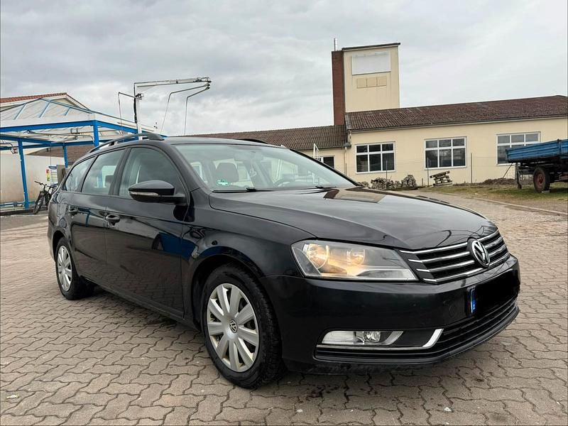 Gebraucht VW Passat 140 PS (102 kW) 2011 Schwarz Kombi