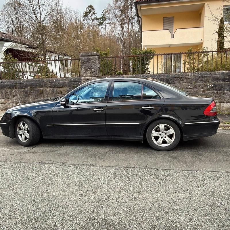 Gebraucht Mercedes E220 170 PS (125 kW) 2006 Schwarz Limousine