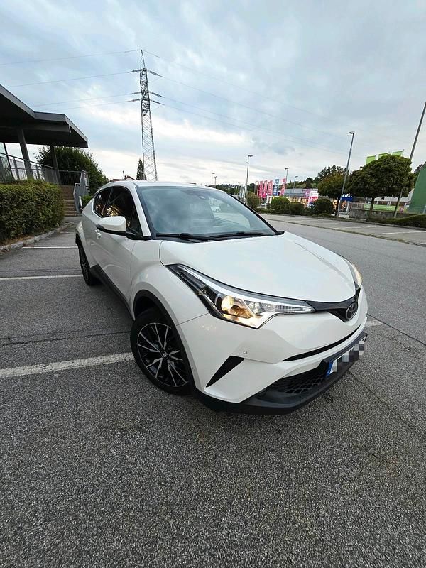 Weiß Gebraucht 2017 Toyota C-HR SUV | 15.890 € (Fairer Preis) - Bild 1/4