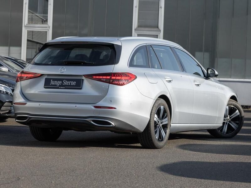 Gebraucht Mercedes C180 Avantgarde 170 PS (125 kW) 2023 Metalliclack hightechsilber Kombi