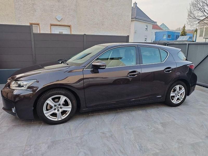 Gebraucht Lexus CT200h Luxury Line 99 PS (72 kW) 2013 Braun Limousine