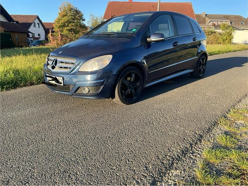 Blau Gebraucht 2010 Mercedes B200 Van / Kleinbus | 1.450 € (Superpreis) - Bild 1/4