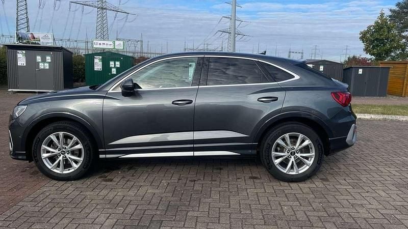 Grau Gebraucht 2022 Audi Q3 Sportback S-Line SUV | 32.000 € (Guter Preis) - Bild 1/4