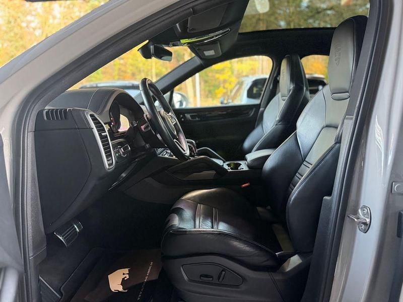 Gebraucht Porsche Cayenne Platinum Edition 441 PS (324 kW) 2022 Grau SUV