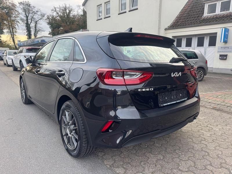 Gebraucht Kia Ceed Vision 160 PS (117 kW) 2022 Schwarz Kleinwagen