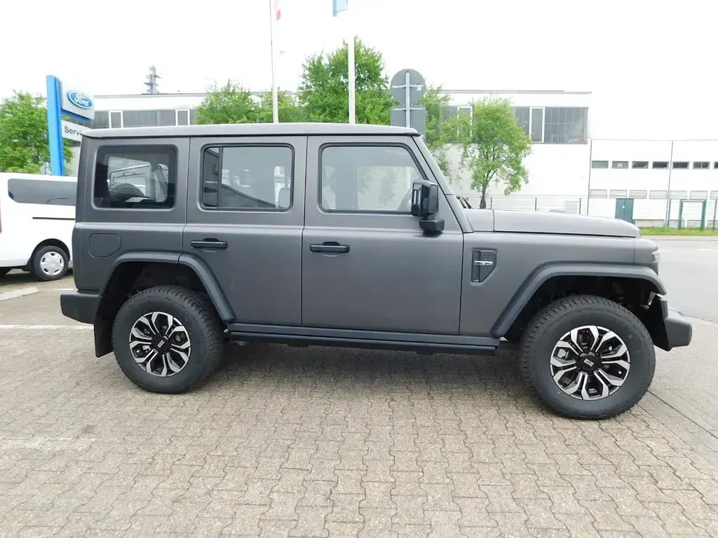 Neu BAW 212 166 PS (122 kW) 2026 Grau SUV