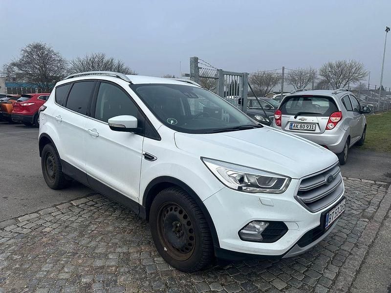 Gebraucht Ford Kuga Trend 120 PS (88 kW) 2017 Weiß SUV