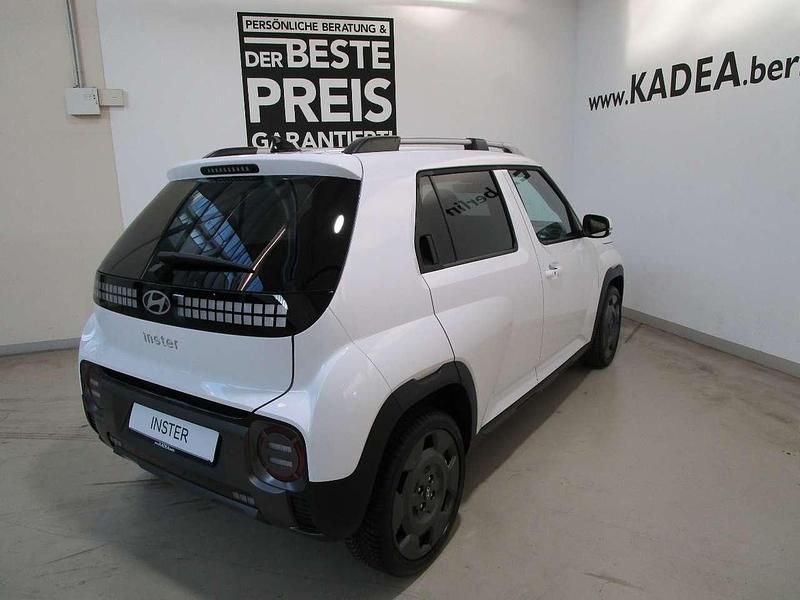 Gebraucht Hyundai Inster 85 kW (116 PS) 2025 Atlas white / sol Kleinwagen