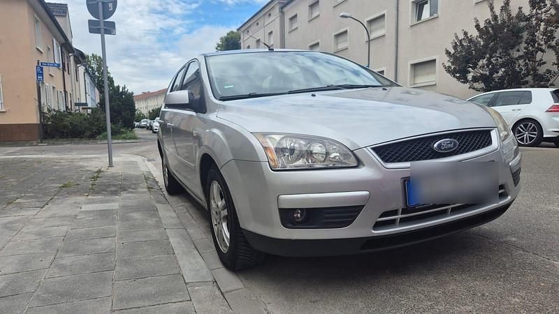 Silber Gebraucht 2007 Ford Focus Kleinwagen | 1.100 € - Bild 1/4