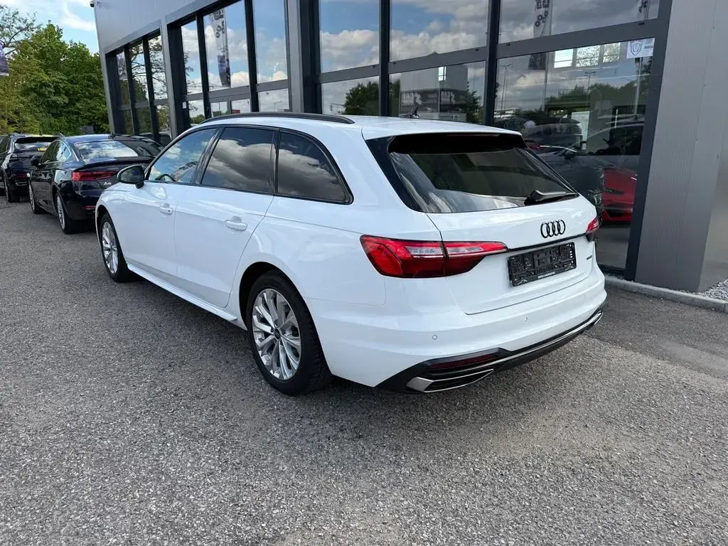 Gebraucht Audi A4 Sport 204 PS (150 kW) 2023 Weiß Kombi