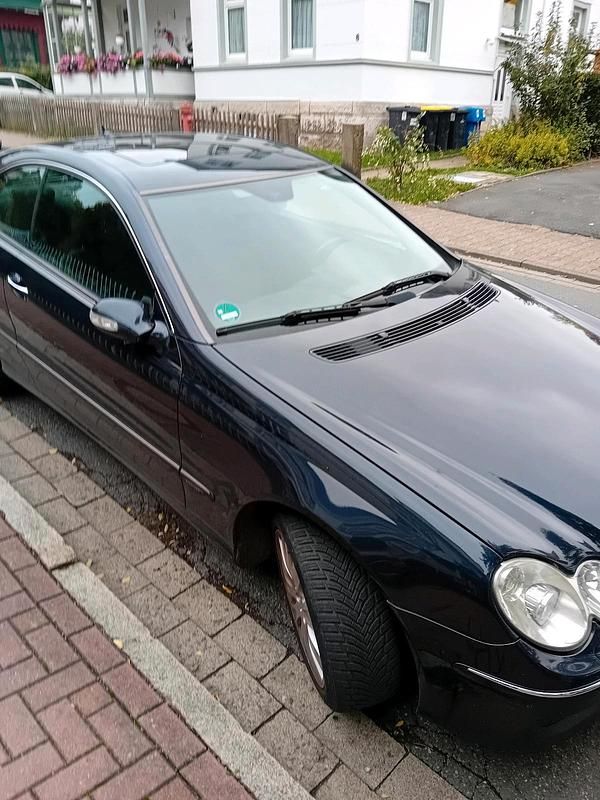 Blau Gebraucht 2009 Mercedes CLK220 Coupé | 4.890 € (Etwas zu teuer) - Bild 1/4