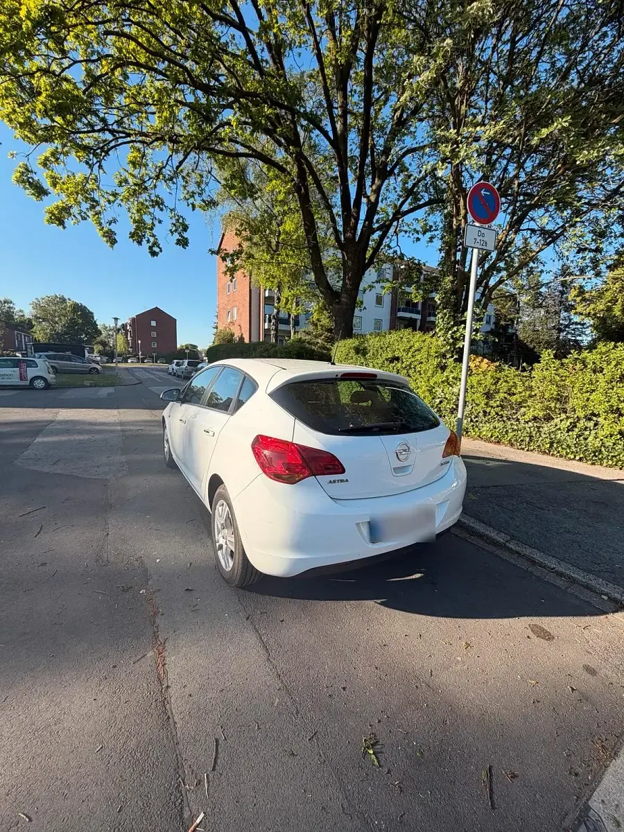 Gebraucht Opel Astra 110 PS (80 kW) 2012 Weiß Kleinwagen