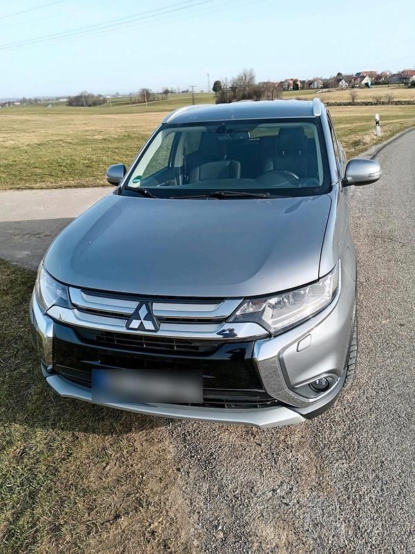 Gebraucht Mitsubishi Outlander 177 PS (130 kW) 2015 Grau SUV