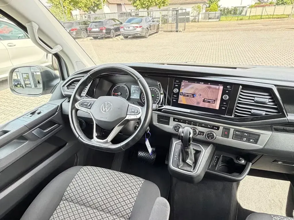 Gebraucht VW Multivan Trendline 150 PS (110 kW) 2021 Silber Van / Kleinbus