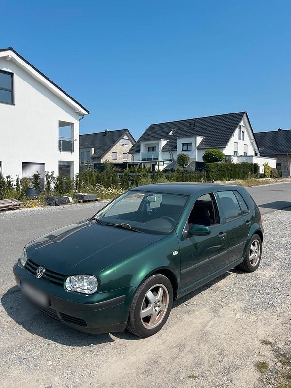 Grün Gebraucht 2000 VW Golf IV Kleinwagen | 600 € (Superpreis) - Bild 1/4