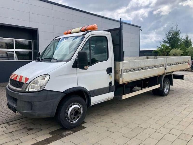 Weiss Gebraucht 2010 Iveco Daily Van | 11.899 € (Teuer) - Bild 1/4
