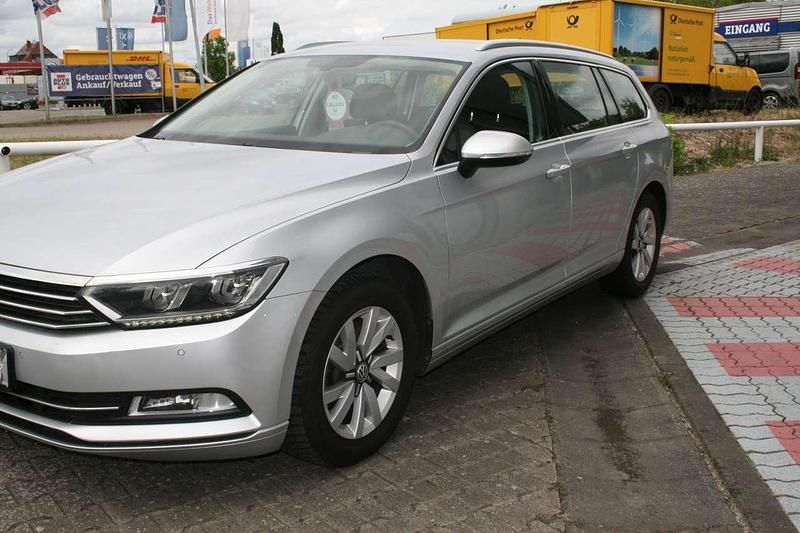 Gebraucht VW Passat Comfortline 120 PS (88 kW) 2016 Reflexsilber metallic Kombi