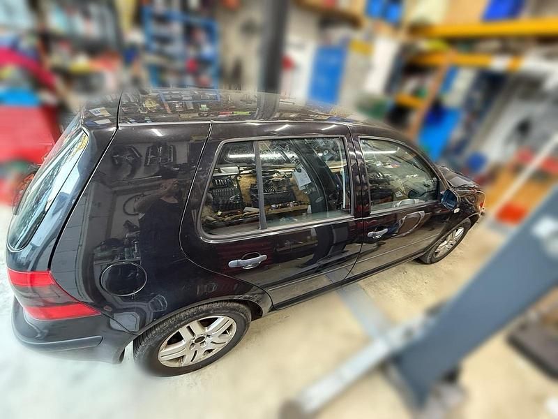 Schwarz Gebraucht 2001 VW Golf IV Limousine | 450 € (Superpreis) - Bild 1/4
