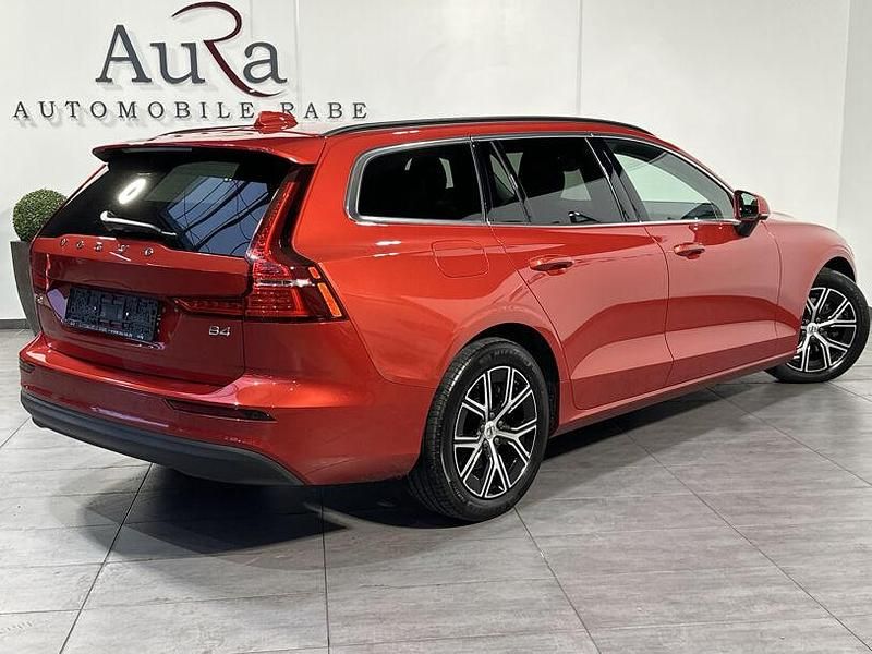 Gebraucht Volvo V60 Core 197 PS (144 kW) 2022 Fusion red Kombi