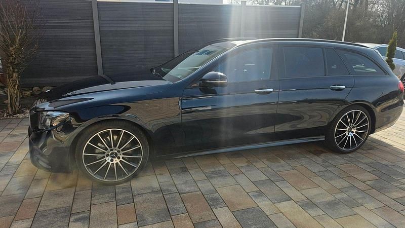 Gebraucht Mercedes E220 AMG line 194 PS (142 kW) 2016 Grün Kombi