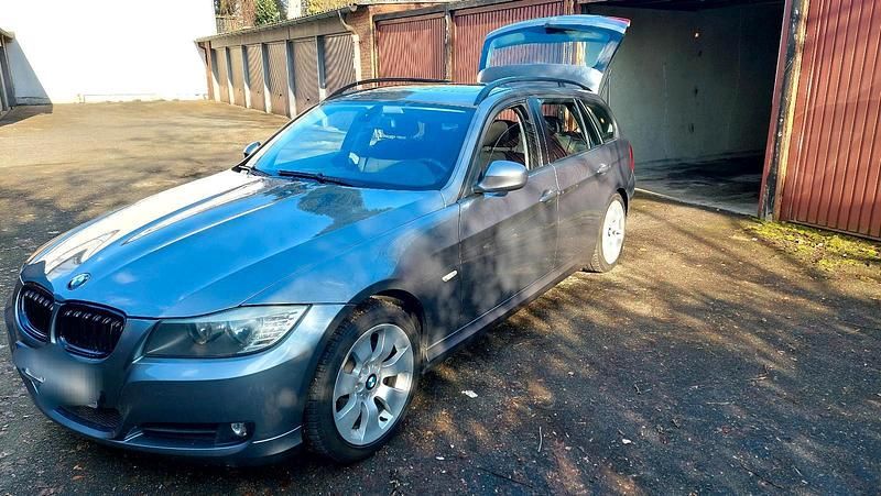Gebraucht BMW 320 177 PS (130 kW) 2009 Grau Kombi