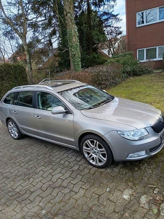 Gebraucht Skoda Superb Exclusive 160 PS (117 kW) 2013 Silber Kombi