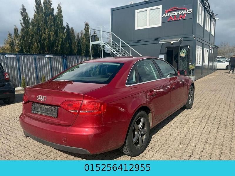 Gebraucht Audi A4 Attraction 120 PS (88 kW) 2010 Rot Limousine