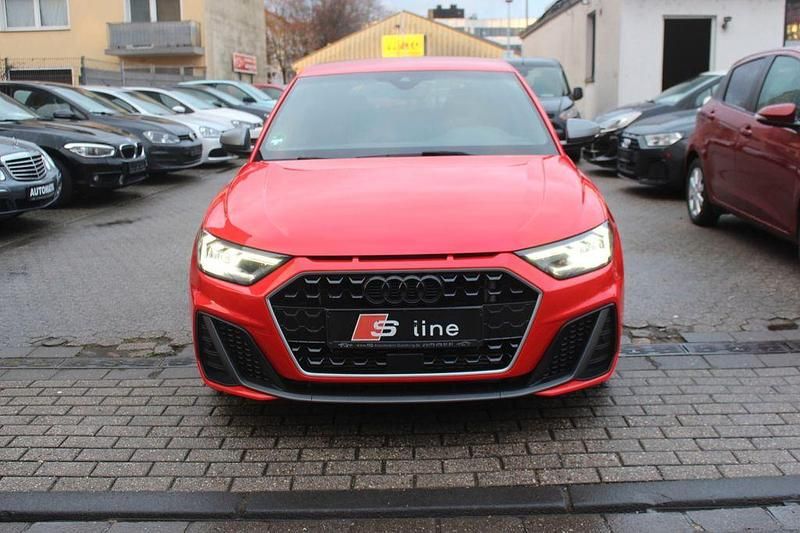 Gebraucht Audi A1 Ambiente 200 PS (147 kW) 2019 Rot SUV