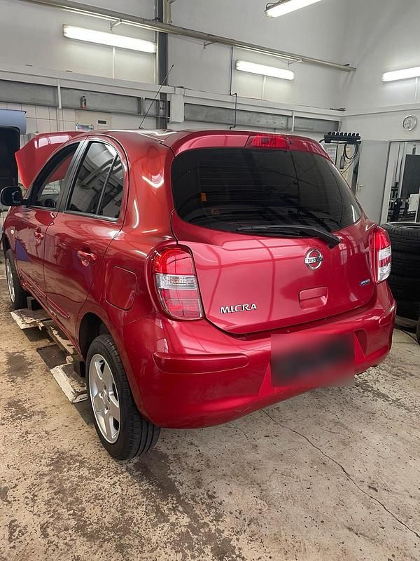 Gebraucht Nissan Micra 80 PS (58 kW) 2013 Rot Kleinwagen
