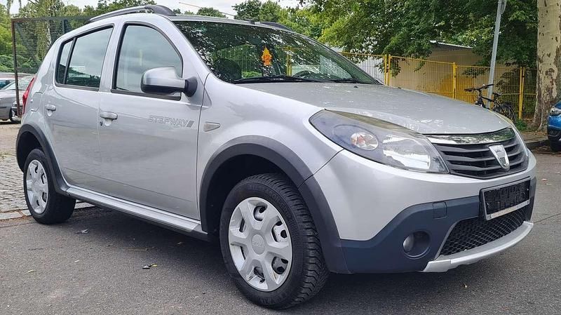 Silber Gebraucht 2010 Dacia Sandero Stepway Kleinwagen | 2.790 € (Fairer Preis) - Bild 1/4