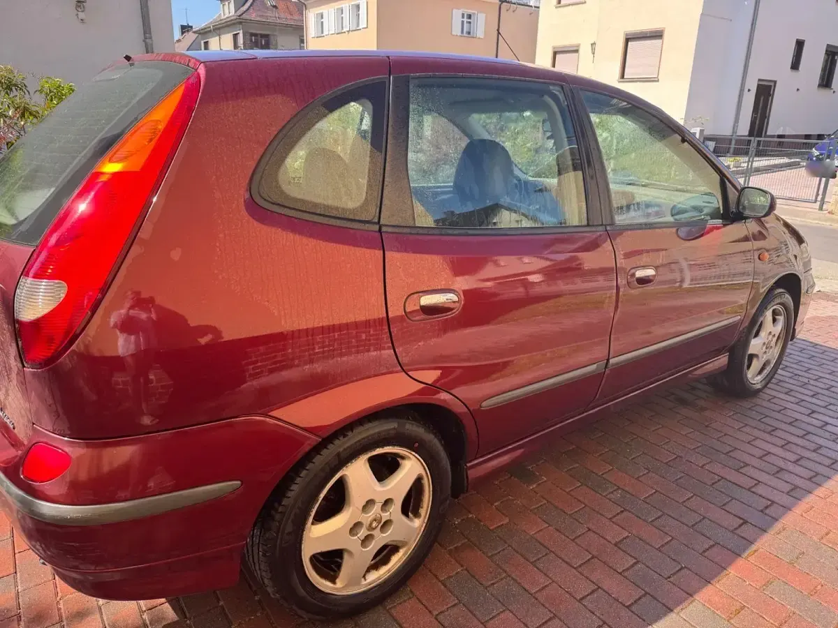 Gebraucht Nissan Almera Tino 114 PS (83 kW) 2002 Rot Van / Kleinbus