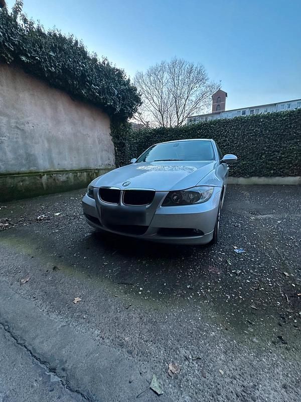 Gebraucht BMW 318 148 PS (108 kW) 2008 Grau Limousine