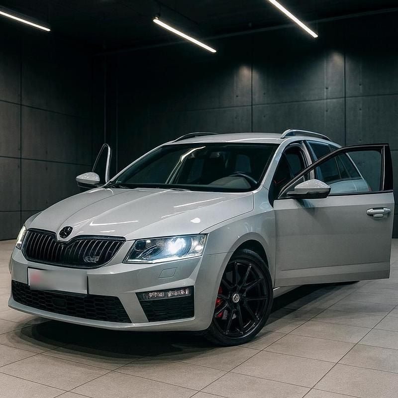 Grau Gebraucht 2017 Skoda Octavia RS Kombi | 17.000 € - Bild 1/4