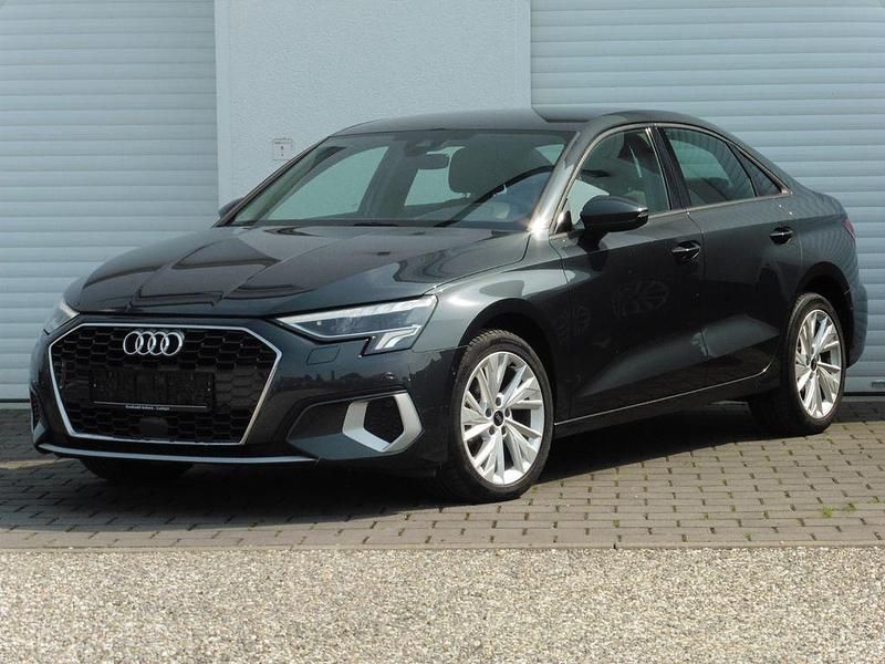 Manhattengrau Gebraucht 2022 Audi A3 Advanced Limousine | 24.990 € (Fairer Preis) - Bild 1/4