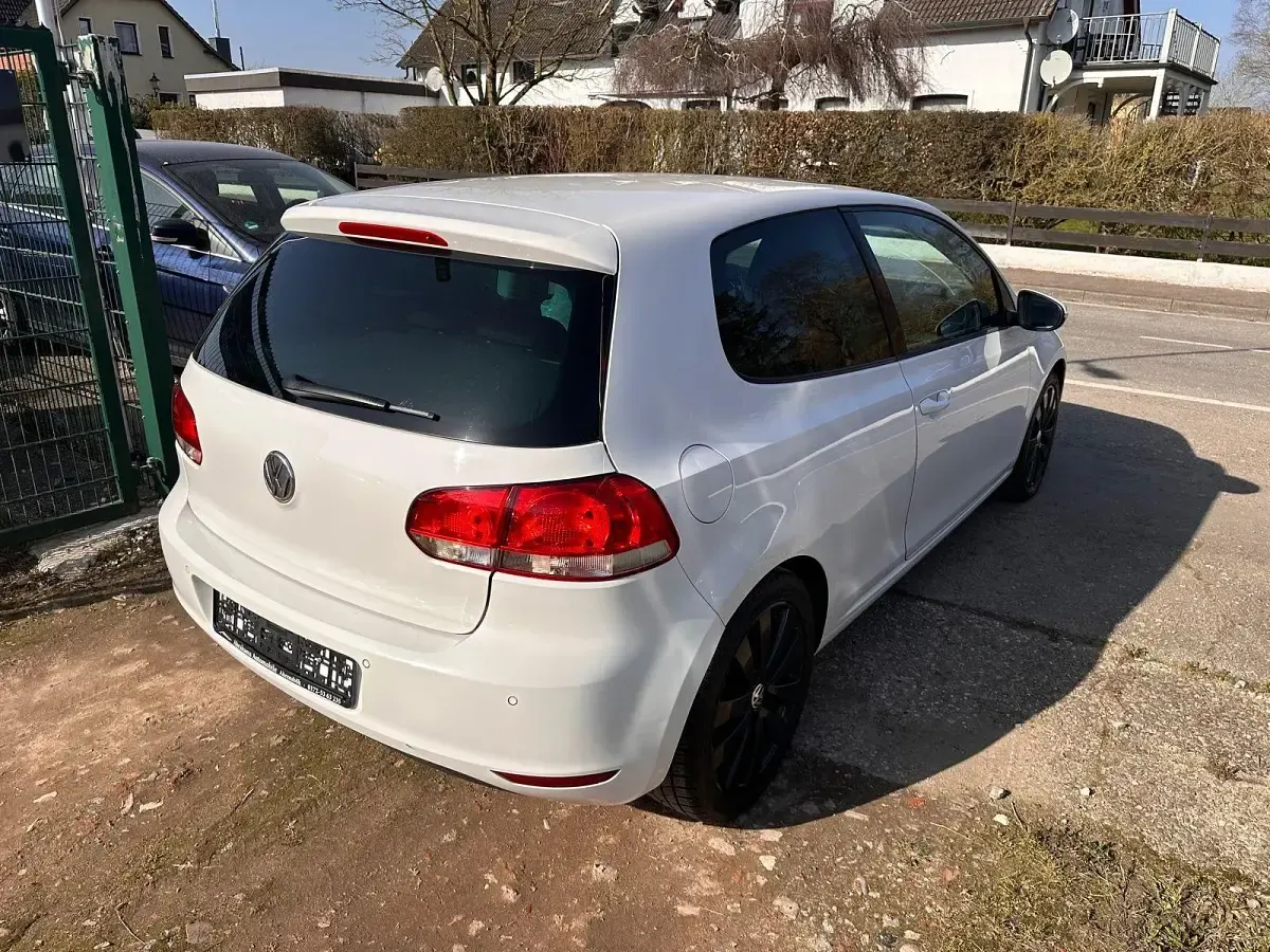 Gebraucht VW Golf Team 105 PS (77 kW) 2010 Weiß Coupé